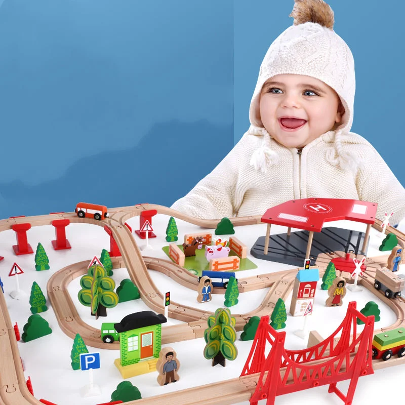 سكة حديد Toy Wooden Railway من Electric Small Train تم تجميعها من 140PCS DIY لعبة المجموعة