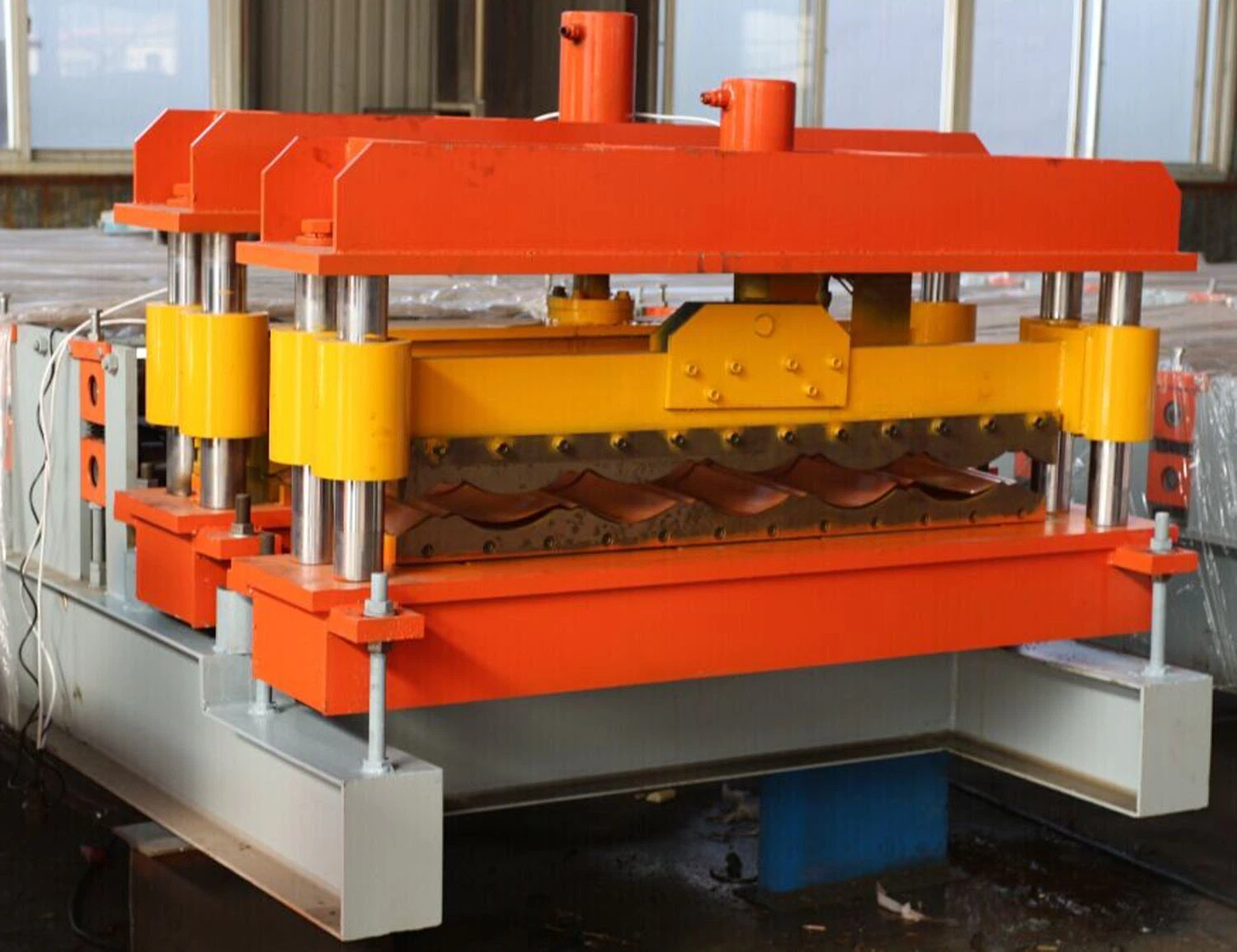 Steel Roofing Tile Roll Former Tile Pressing Machine with Good Price