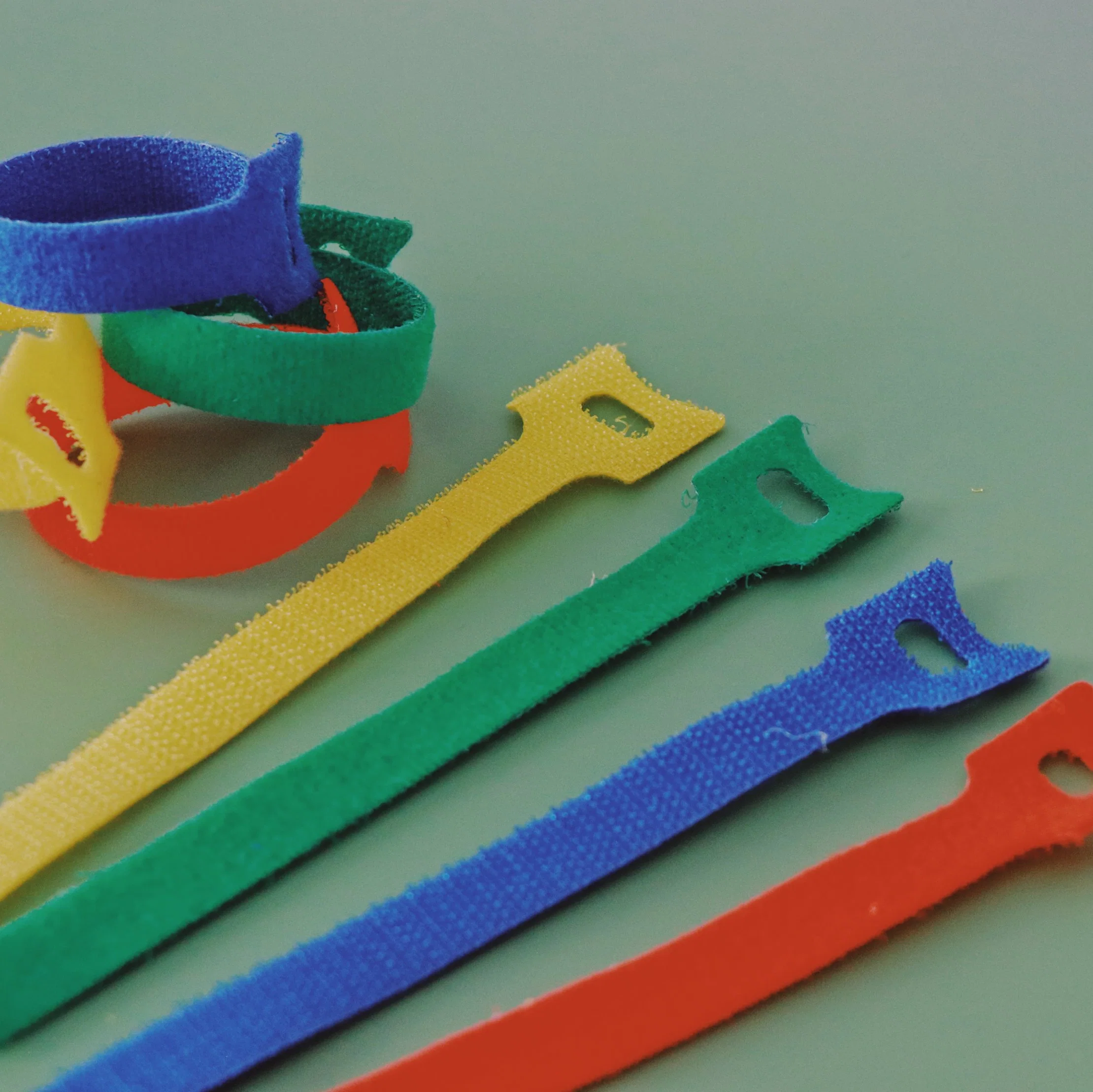 Hochwertige RoHS Approved lösbare Handschellen Preis Kunststoff-Zip-Krawatten Nylon-Verbindungskabel