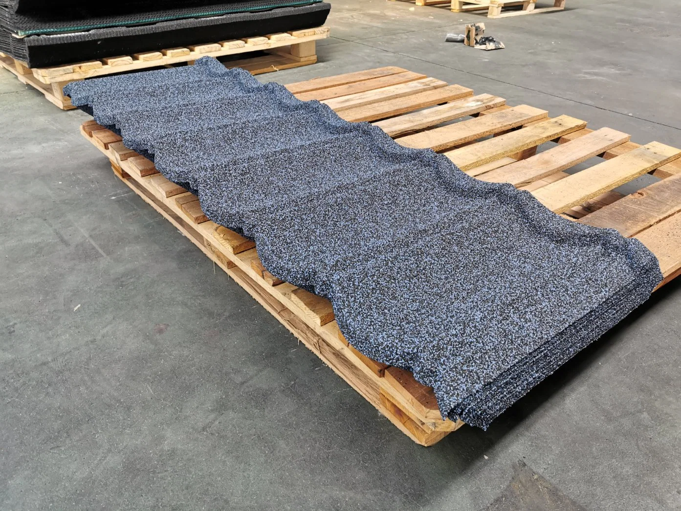 China Roof Lightweight Roofing Materials Stone Coated Metal Roof Tiles Accessories