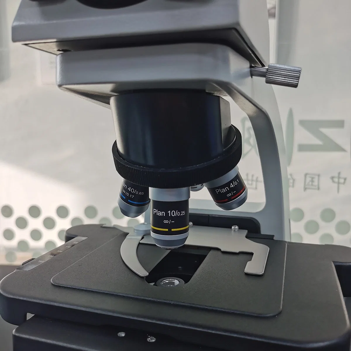 Biological Microscope with Screen and Camera