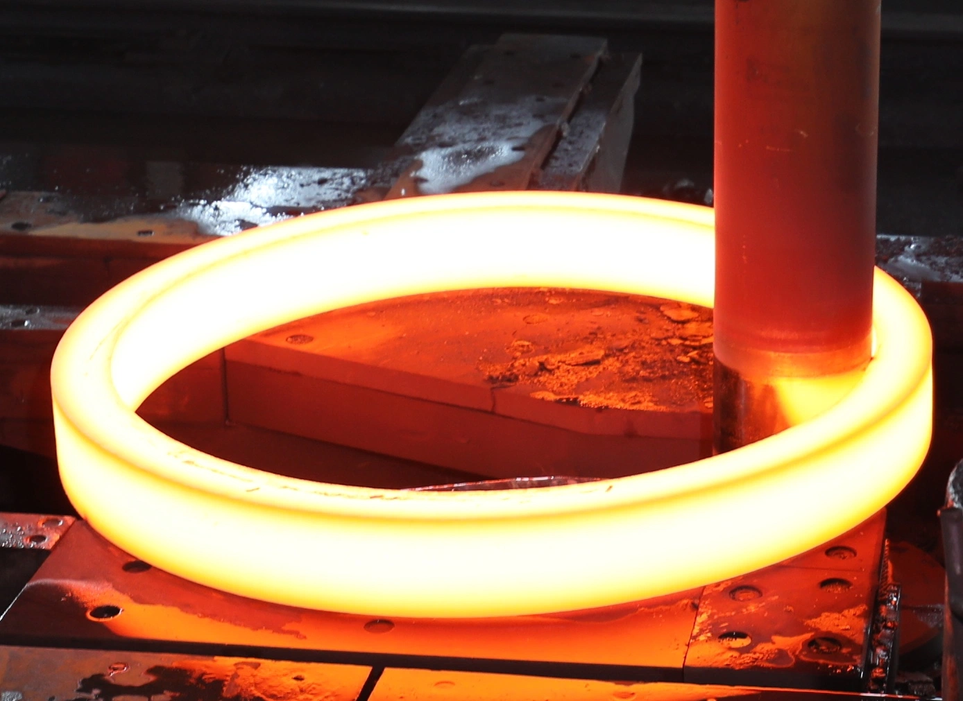 34CrMo4, AISI4135, Scm435, 35CrMo Seamless Hot Forging Ring