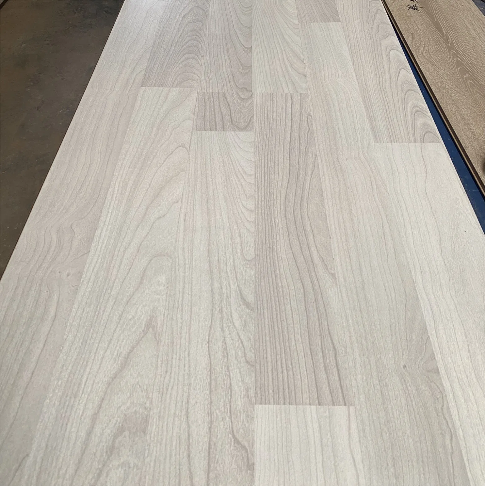 precio de fábrica de 8mm laminado de madera/parqué suelo laminado