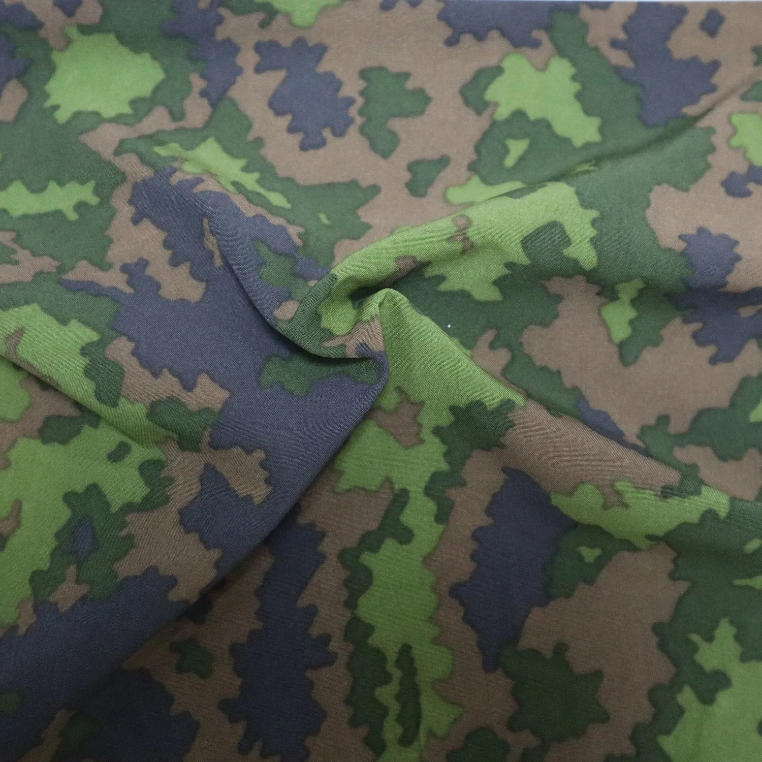 92% poliéster, 8% de spandex, quatro formas simples Stretch impresso à prova de camuflagem funcional Softshell tecidos para vestuário Sportswear Desgaste de ioga