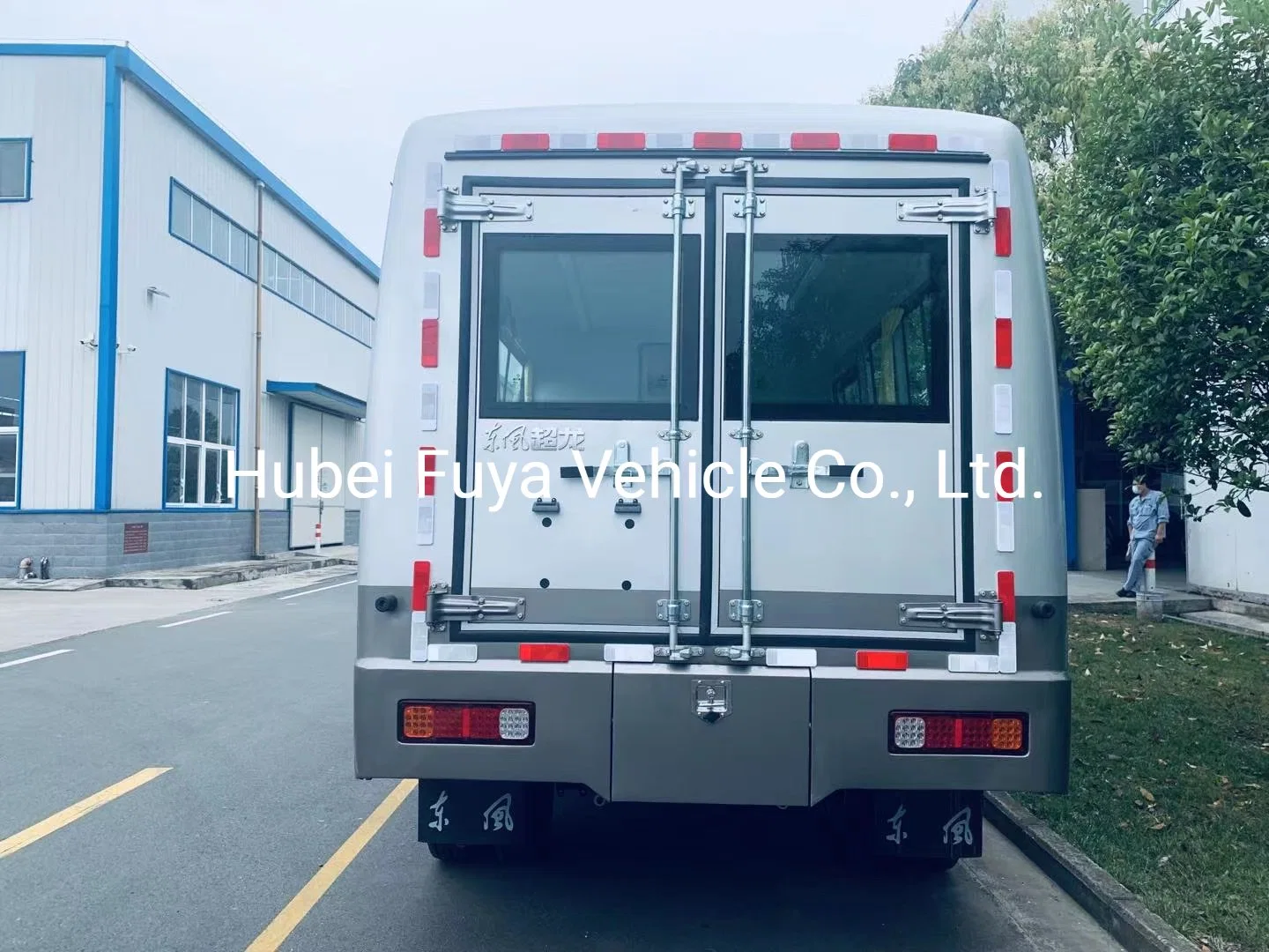 Dongfeng 4X4 6X4 Mining Using Worker Delivery Bus with Luggage Compartment