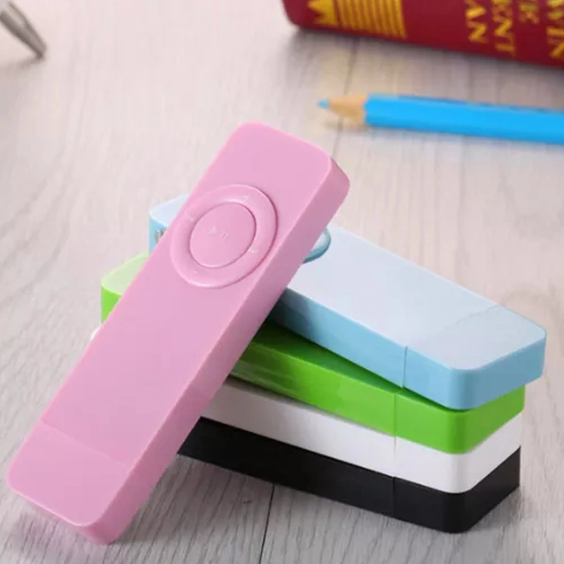 Nouveau modèle de batterie USB intégrée dans un lecteur MP3 numérique coloré.