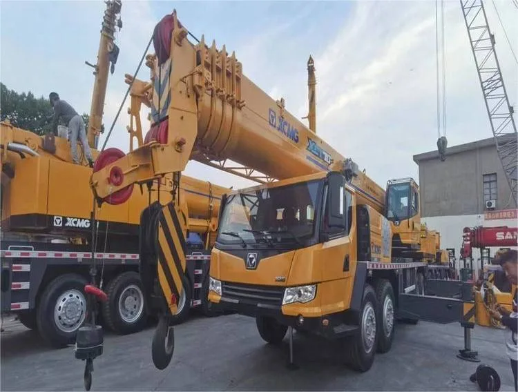 Hot Popular Truck Crane Xugong Xct70 70t pluma de entramado Grúa de camión en Precio promocional