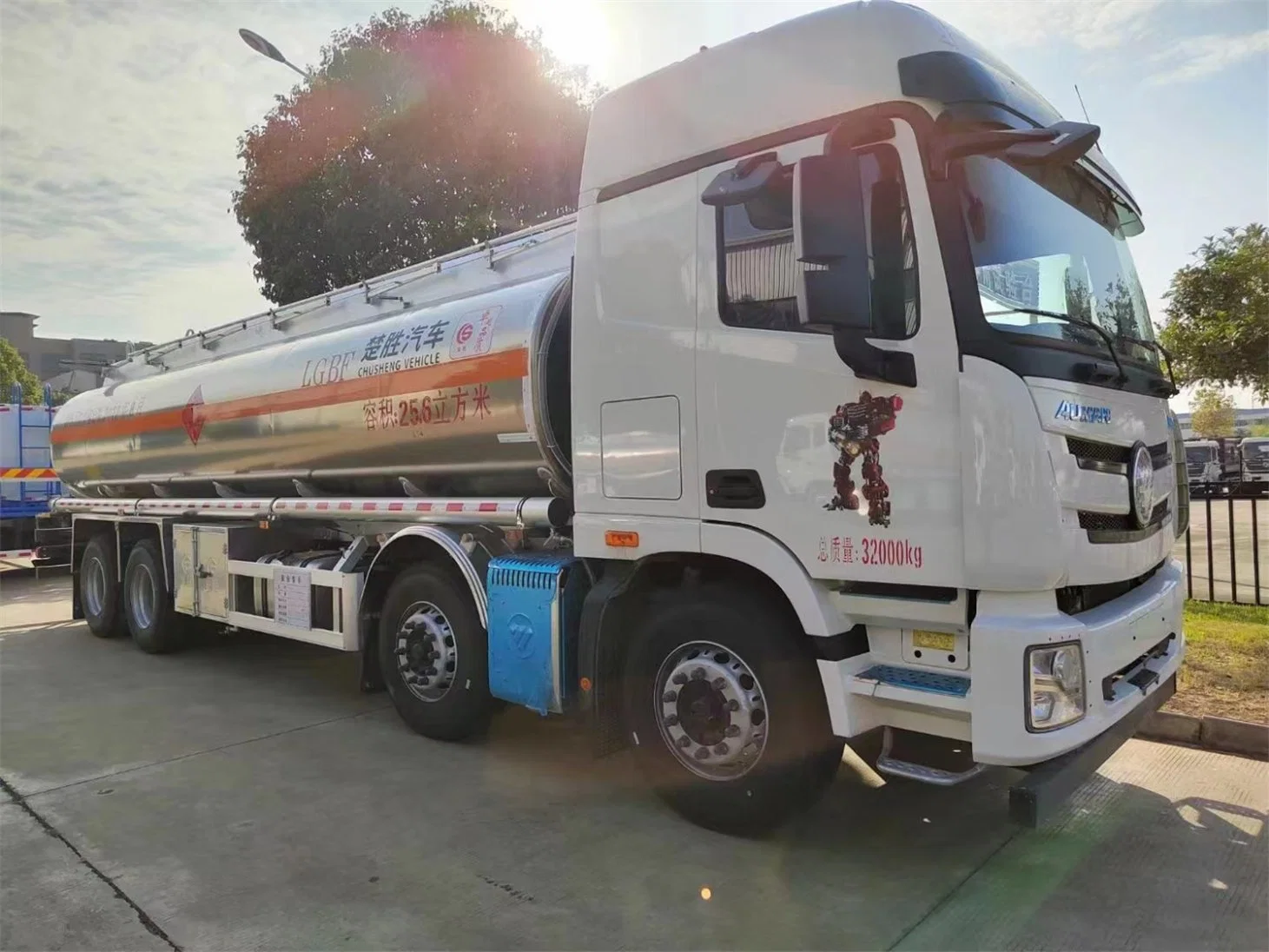 Foton Auman8X4 Kapazität 26000-32000ldiesel Benzin Aluminium-Legierung Tankwagen