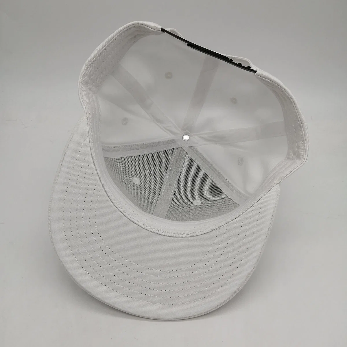 Shenzhen Wholesale/Supplier Fashion Cheap Custom 3D Embroidery White 6 Panel Snapback Hats Caps