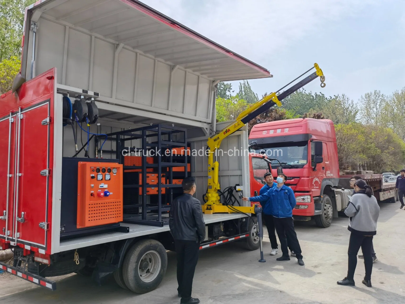 Factory Selling HOWO Light Rhd LHD Utility Vehicle Mobile Workshop Tools Repair Service Truck