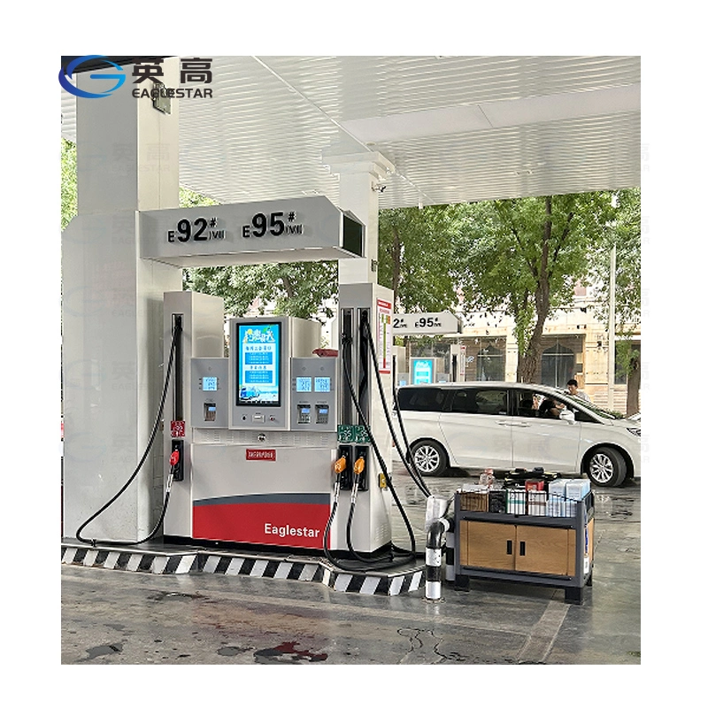 Distributeur automatique intelligent de carburant avec tuyau long.