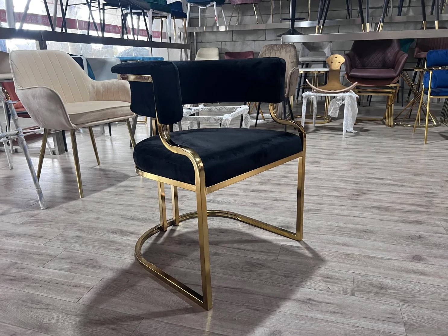 Wholesale/Supplier Factory Custom Cafe Metal Dine Armchair Modern Furniture Restaurant Chair Velvet Fabric Dining Chairs