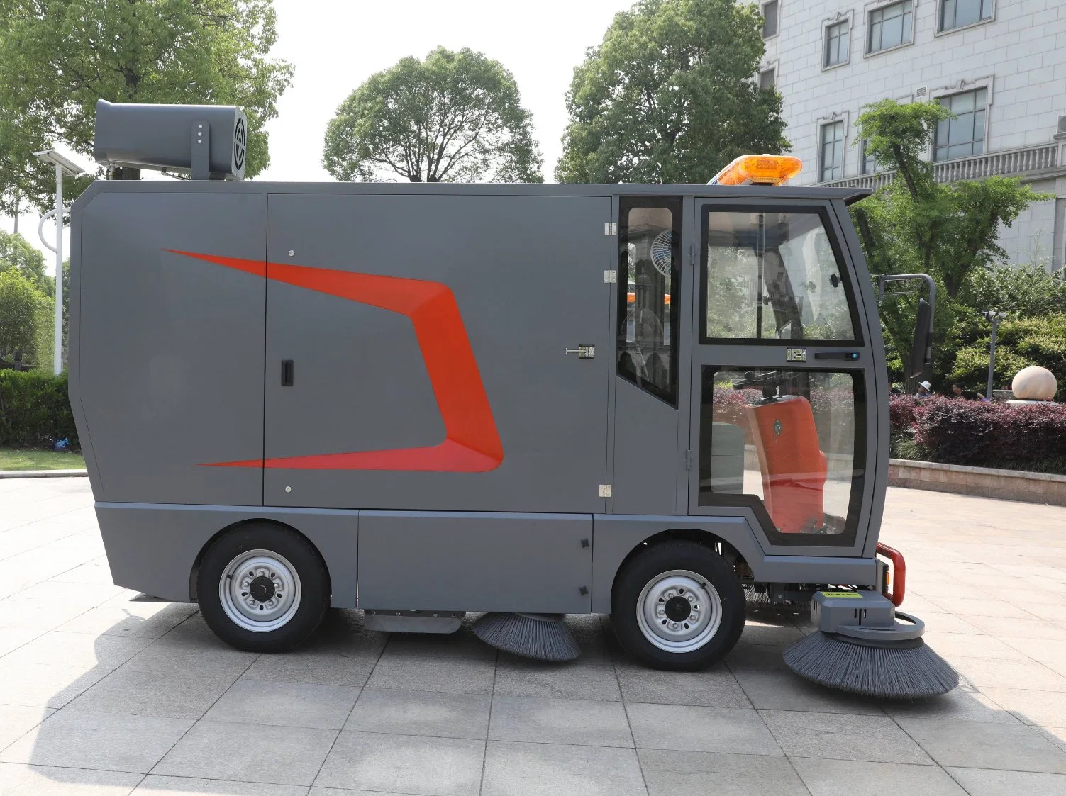 Late-Model Special Cleaning Vehicle for Highway and Street Large Sweeper Large Multi-Function Road Sweeper