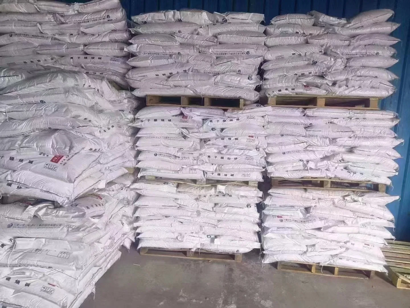 Hot Selling Good Quality Caustic Soda/Caustic Soda for Drinking Water Treatment (NAOH) CAS1310-73-2 China