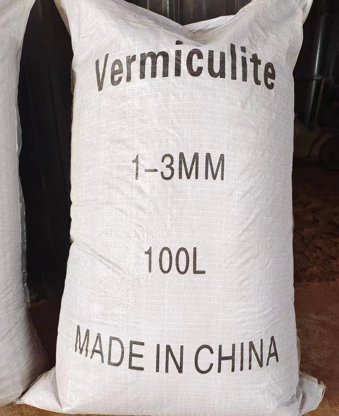 High Flame Retardant Red Vermiculite for Tunnel Fireproofing/Refractory Material