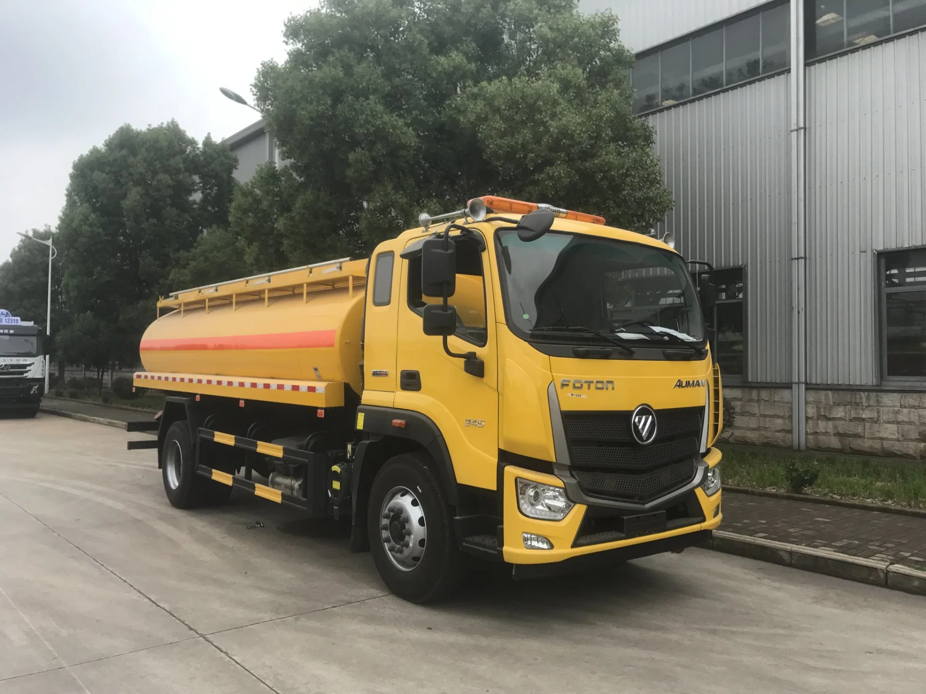 Good Quality Foton Auman 10tons 12tons Right Hand Drive Oil Tank Truck for Sale