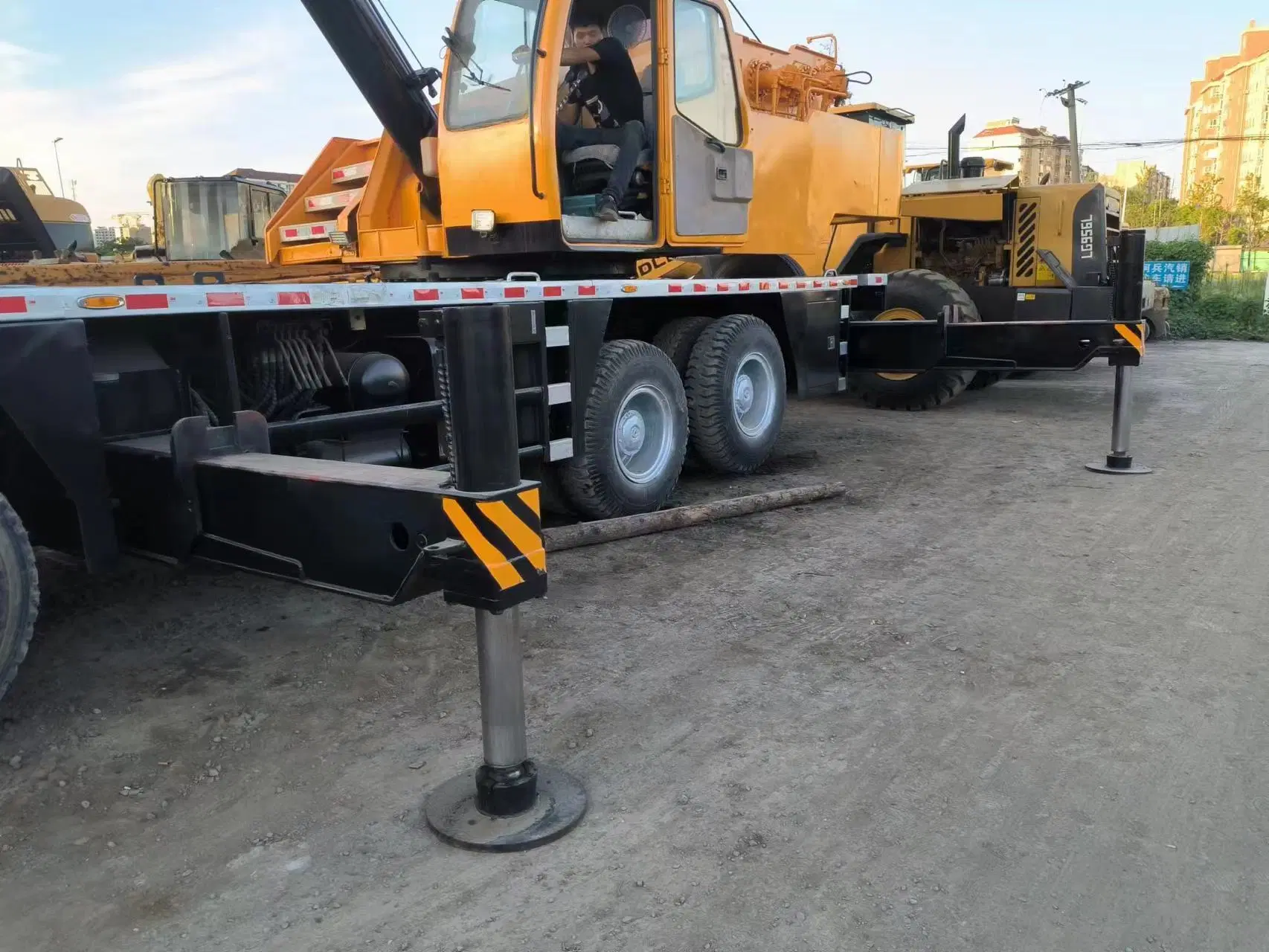 Secondhand Truck Crane Qy50z Used 50t Derrick Chinese Brand Heavy Construction Machinery