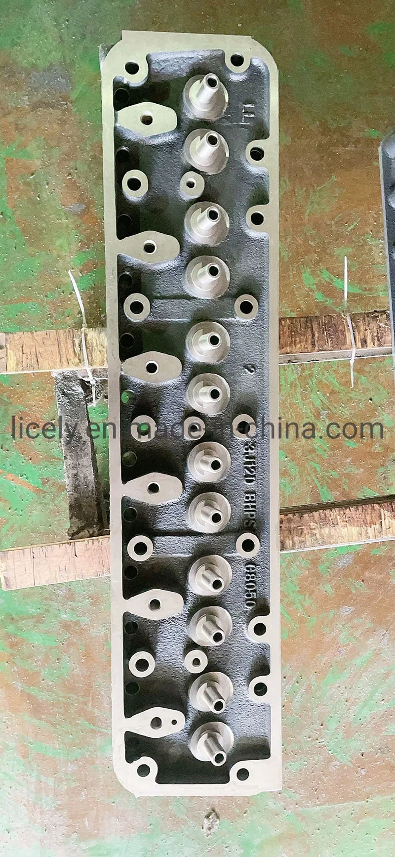 Cylinder Head Iron Cast for Nissan P40 /11042-C8050 /Patrol Gasoline 6cyl 12V, Cabeza De Cilindro