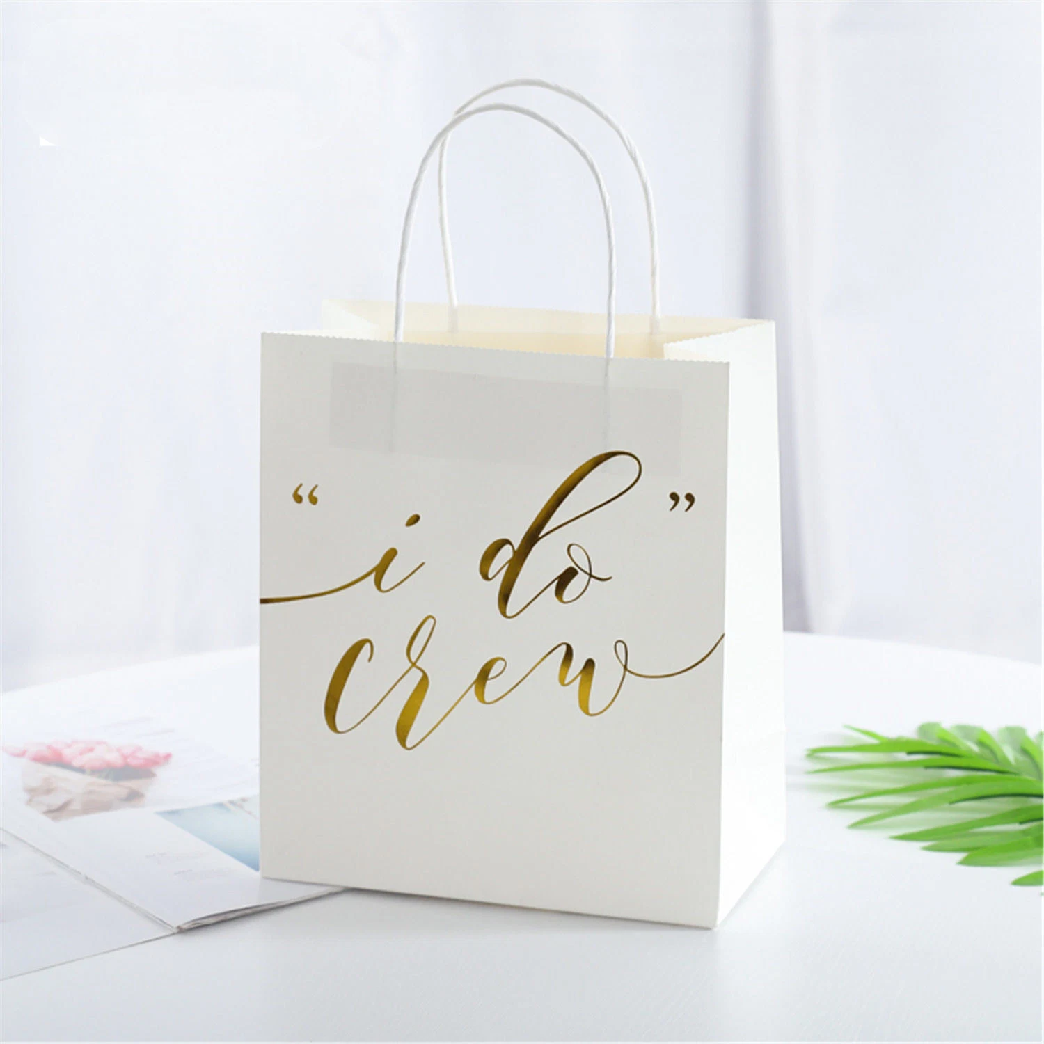 Compostable Gold Foil Hot Stamp Gift Kraft Paper Tote with Handle for Christmas Packaging Bag