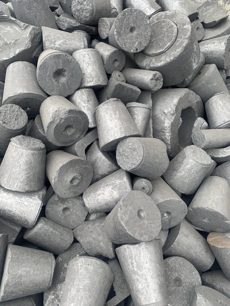 Used Broken Graphite Electrode Scrap Is The Subsidiary Products After Machining Process of Graphite Electrode