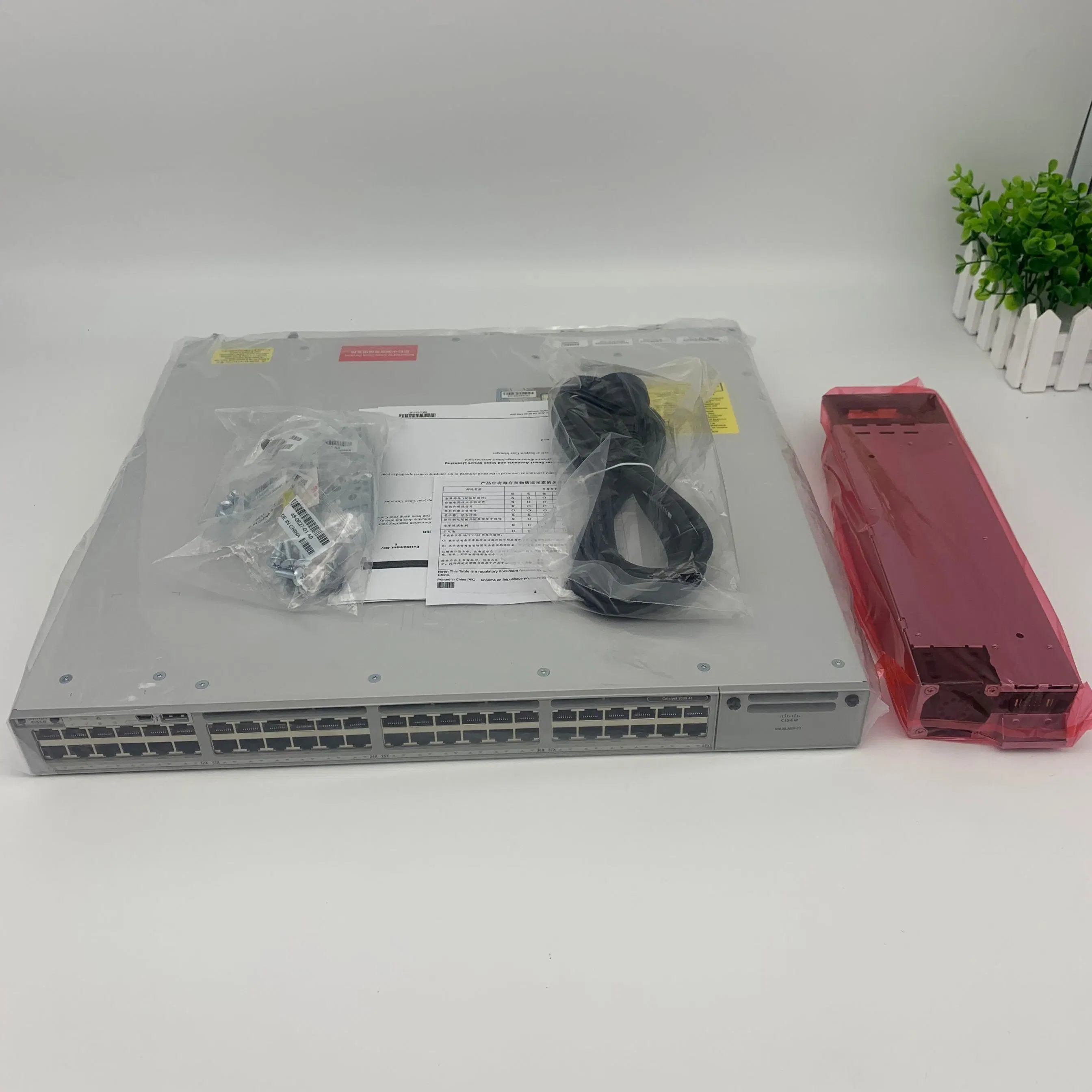 Nuevo conmutador de red de 9300 puertos Cisco serie 48 original C9300-48U-A.