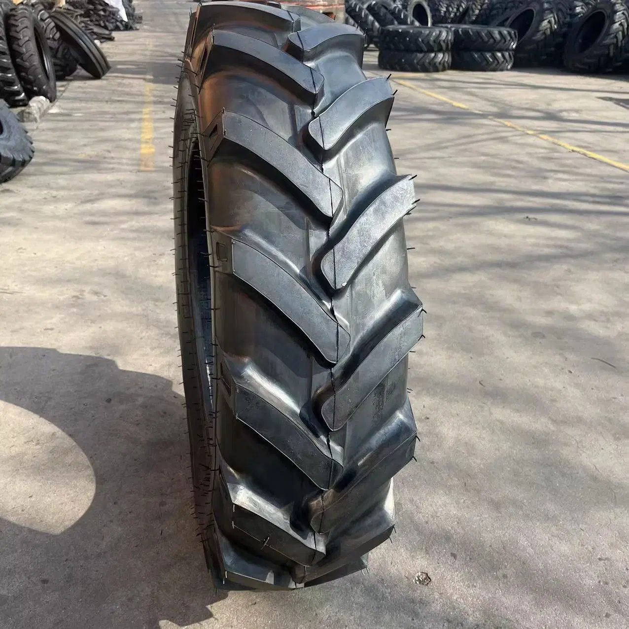 OEM/ODM Factory Cheap Radial Truck Bus Tire TBR /Car Tire PCR /off Road Tire for OTR/Industrial Ind/Agricultural Tractor/Agr/Pneumatic Solid Forklift12.4-28