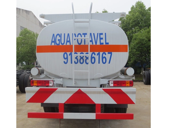 Sinotruck HOWO 10 cbm 266 CV Euro 2 de pulverización de agua Camión cisterna