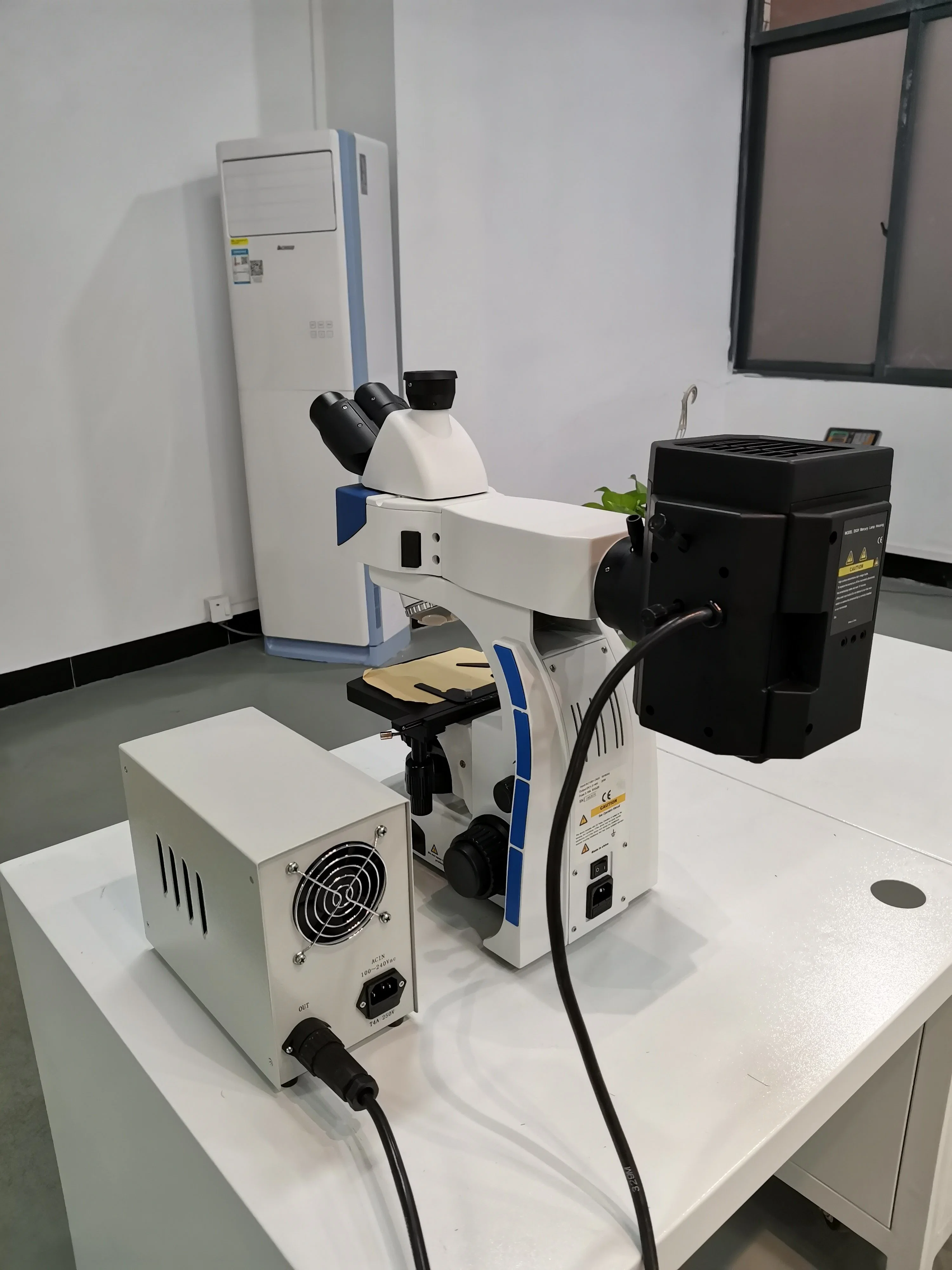 Digital Trinocular Fluorescence Microscope (LF-302)