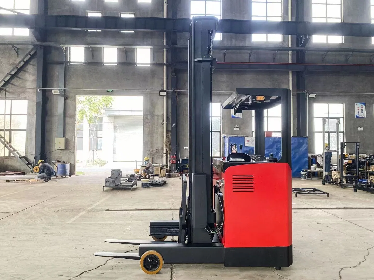 Vlift 2 Ton Electric Reach Forklift Lifting Height 5000mm with Curtis Controller