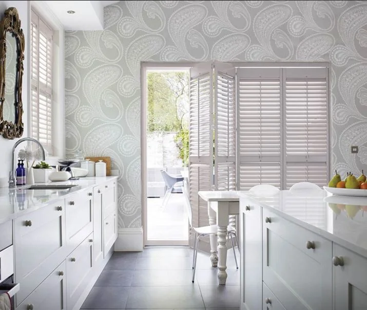 Lasted Fashion Customized Bi-Fold Wood Window Plantation Shutters