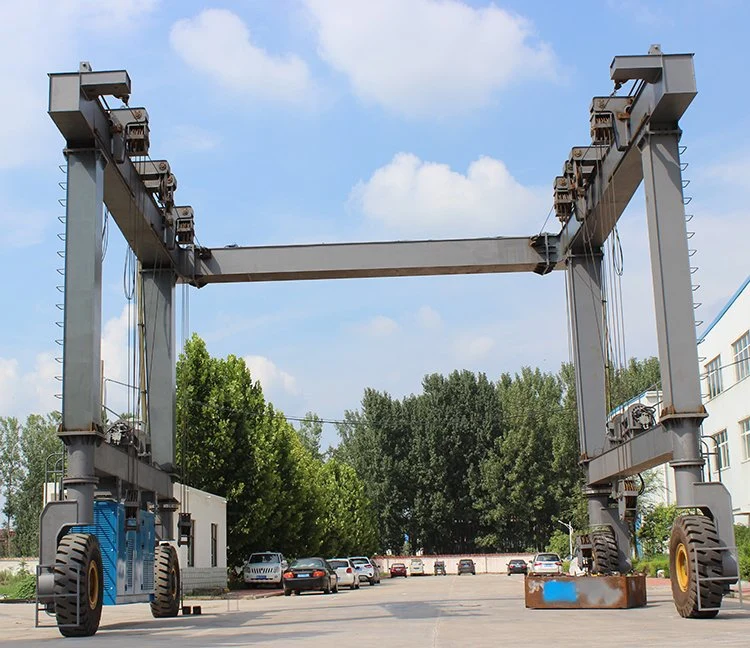 600 Ton Yacht Mobile Hoist Travel Boat Lift for Shipyard