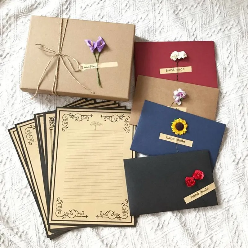 Kraft personalizado Gracias Tarjetas de regalo Cumpleaños día de San Valentín saludo Tarjeta con sobres y flores secas hechas a mano