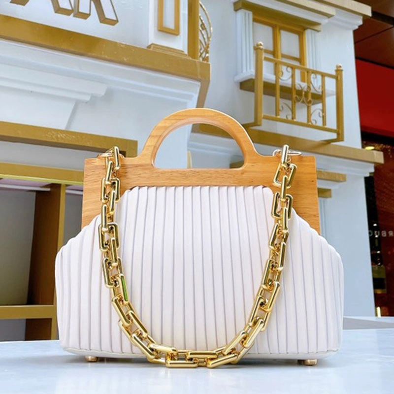 Sh2022 Luxury Fashion Designer Shoulder Dumpling Wooden Clutch Cloud Shape Purse Ruched Hand Ladies Trendy Pleated Underarm Women Thick Chunky Chain Bag