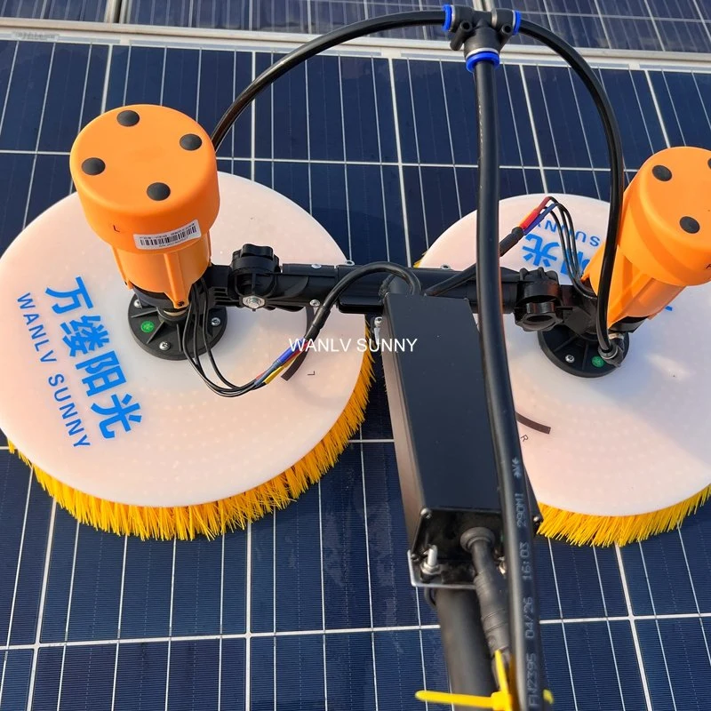 Le dispositif de nettoyage portable de la balance photovoltaïque à double tête équipé de Trois types de poteaux télescopiques pour le nettoyage à longue distance du photovoltaïque