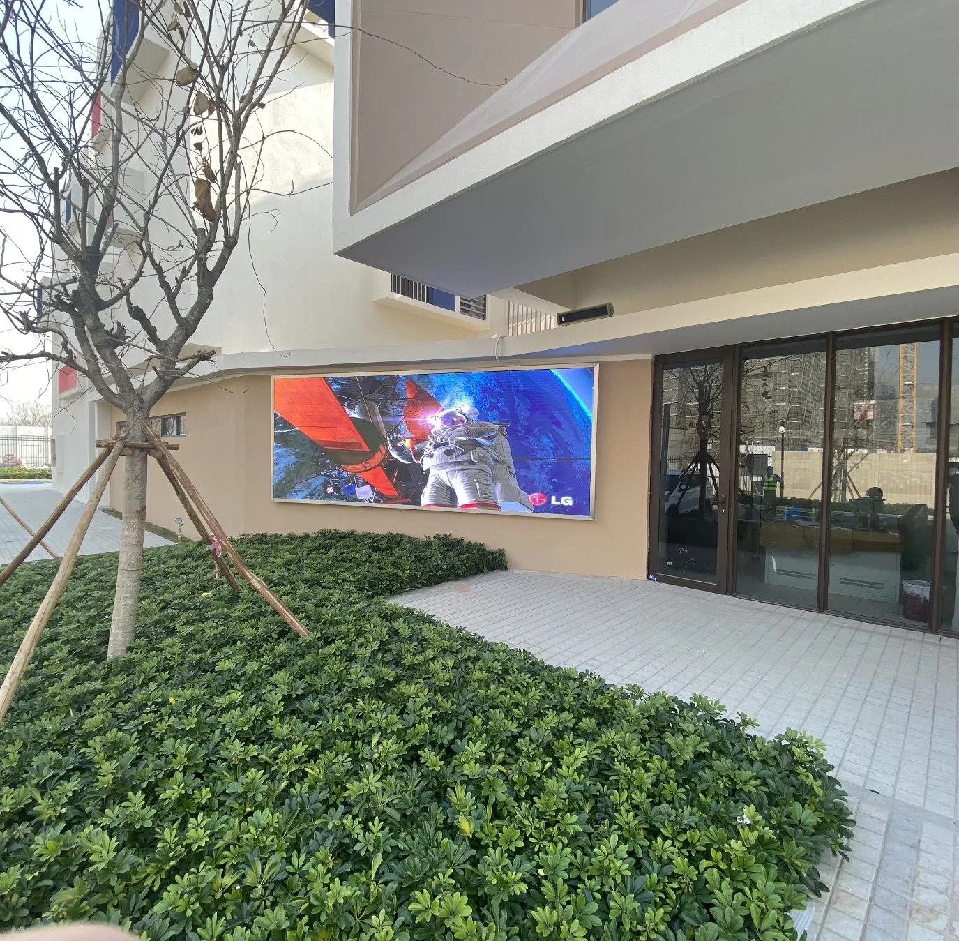 P4 Outdoor Commercial Advertising LED Video Screens Wall Panel LED Display