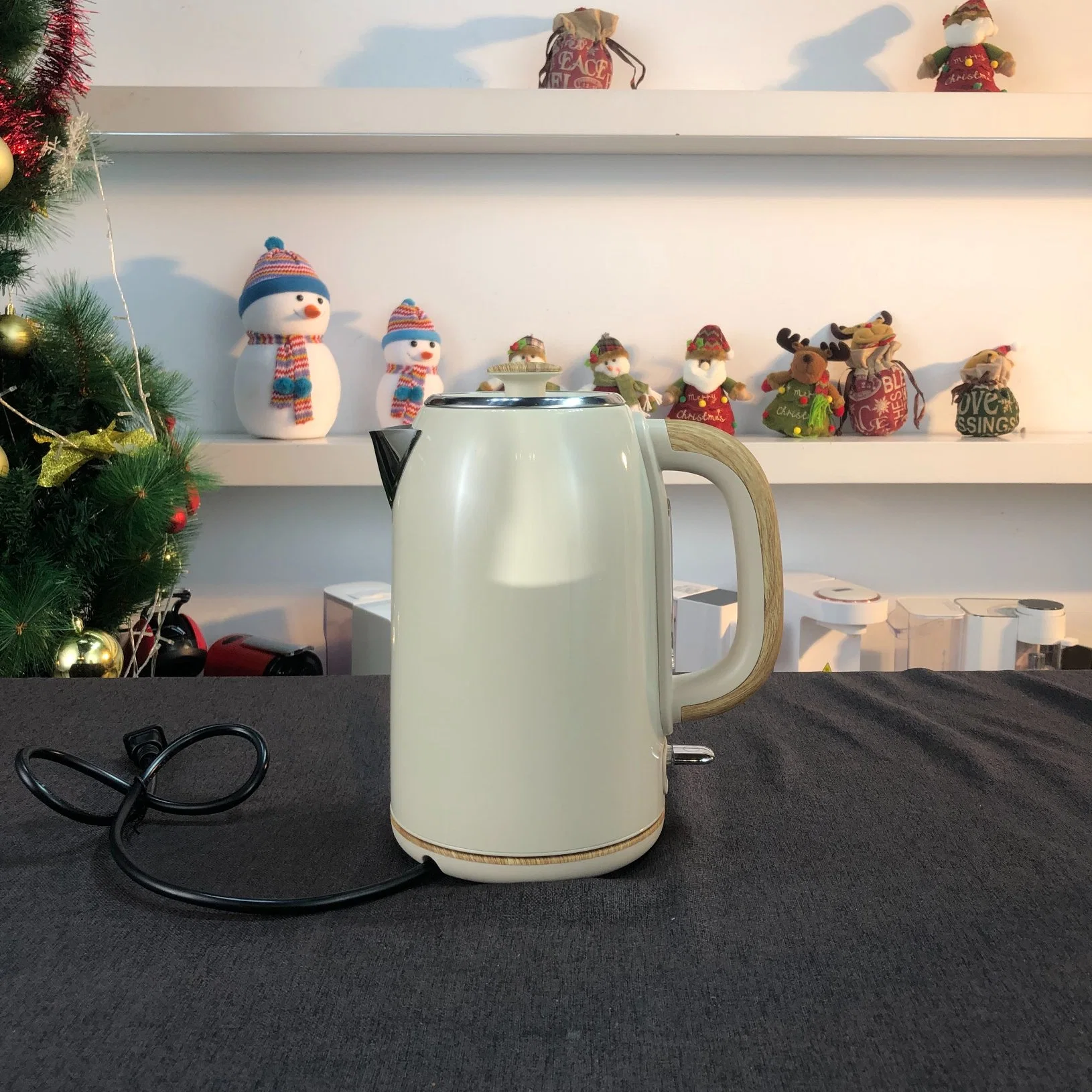 2023 Factory New Design Wholesale/Supplier Wooden Grain Handle 1.7L 1500W Electric Hot Water Kettle with Dry Boil and Overheat Protection