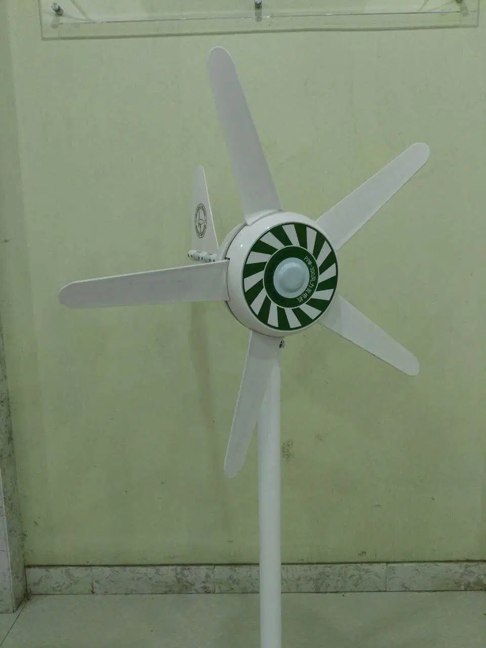 Hybrid Wind Solar Generator for Pump/Streetlight/Base Station (300W+100W) Wind Turbine Wind Power and Solar Power Hybrid System for Home Use