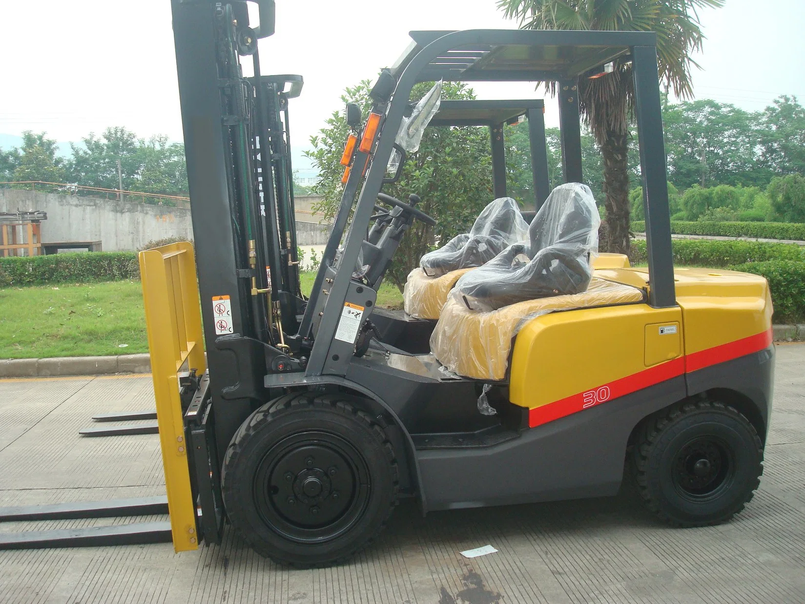 2ton High quality/High cost performance  Forklift Solid Tyres Diesel Forklift (FD20C)