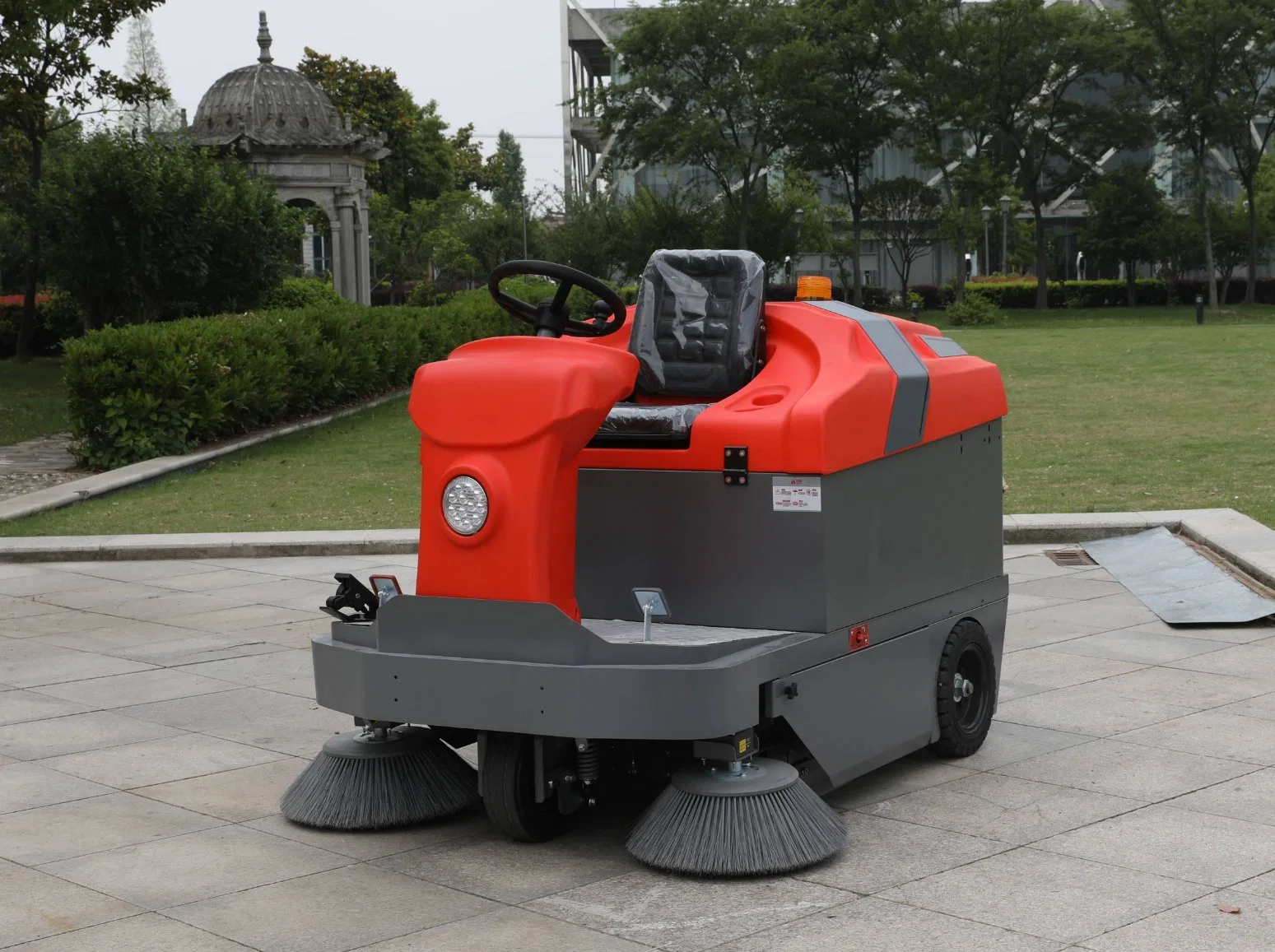 Industrial Comercial en el piso montado Sweeper escoba suelo carretera eléctrica Máquina de limpieza