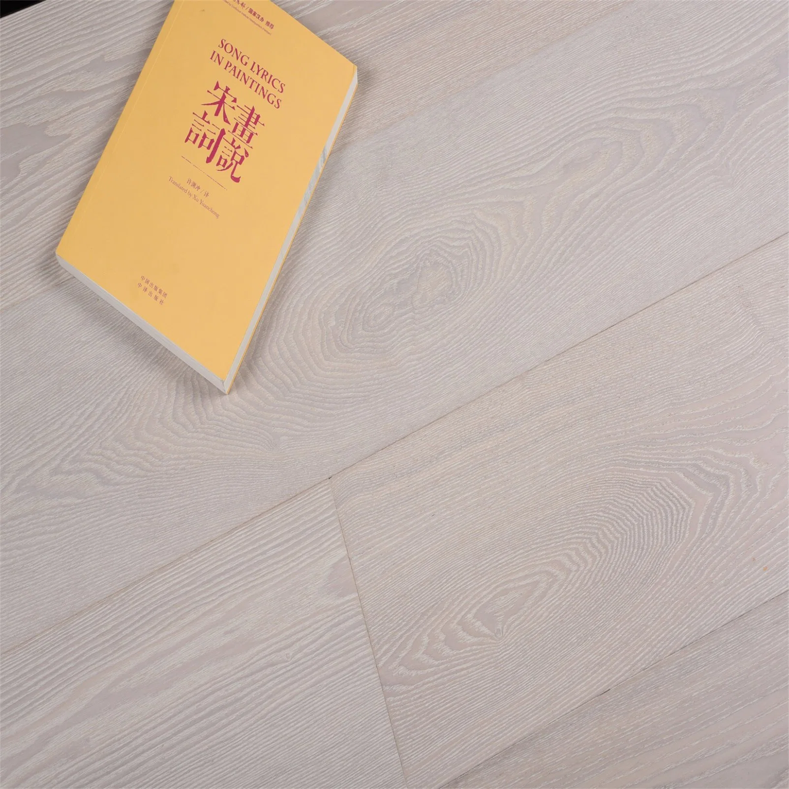 Eco-Friendly Hot Selling Engineered Wood Flooring Light Brushed Oak Products