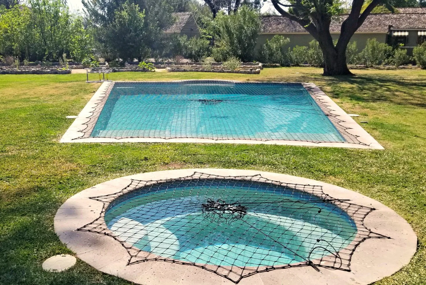 Une piscine pour la construction des capots de sécurité pris en charge de la piscine de l'hiver Couverture foliaire nette