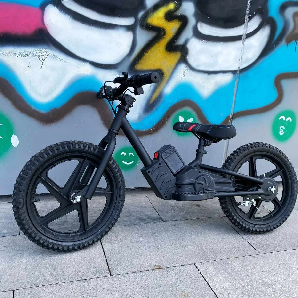 Directly Factory Manufacture Electric Scooter 21V Electric Balance Bike Ready for Ship Motor Bicycle