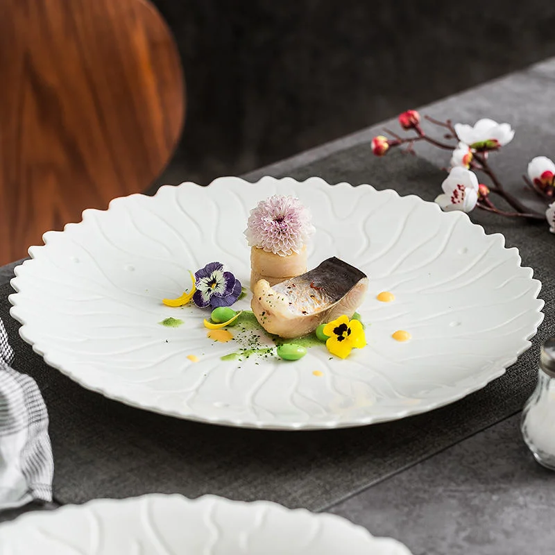 Wholesale Wedding Tableware White Ceramic Charger Plates Irregular Hydrangea Flower Shape Crockery for Wedding