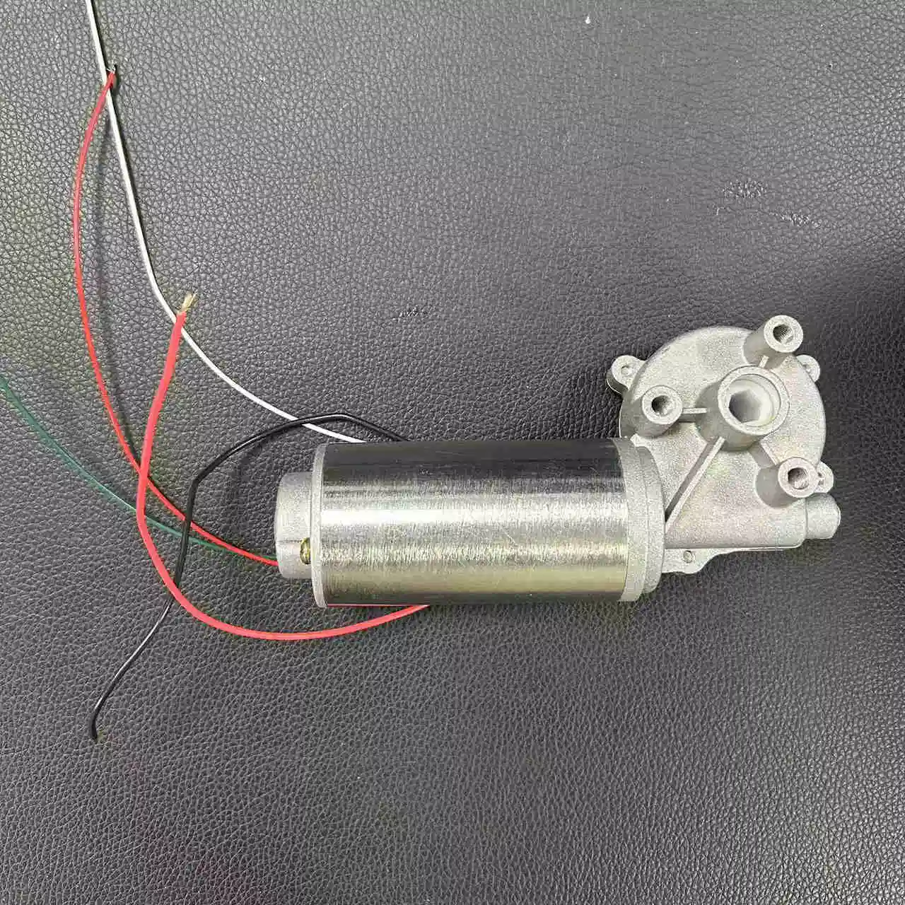 Longbank Low Voltage 24V Diameter 42mm Rated Torque 1.3nm Low Speed DC Worm Gear Motor with Enconder