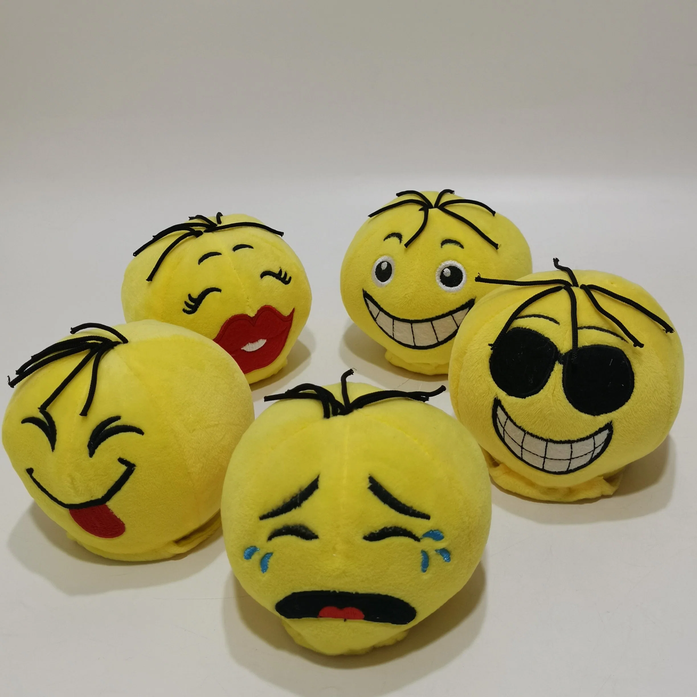 Amazon Hot Point de vente et l'enregistrement d'agitation Emoji peluche pour enfants jouer avec d'autres BSCI Factory