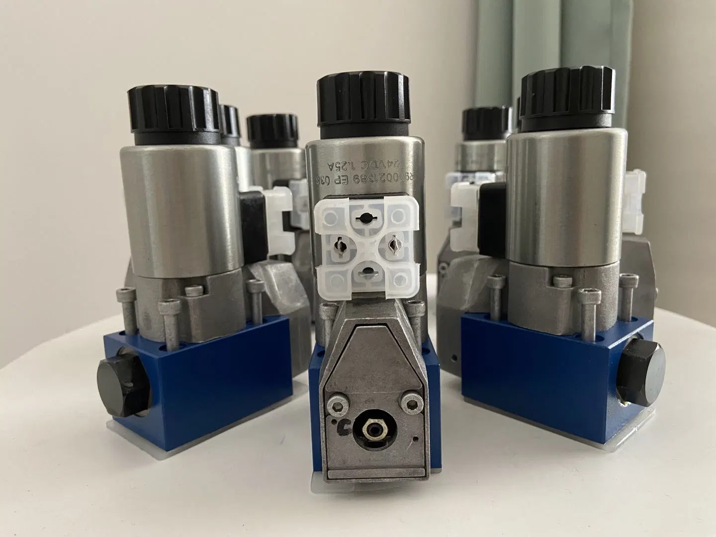 Sed,We,Wh,Wmm,Z2fs,Frm,dB,4wra,4wre,4wrke,Fre,Dbe,Dre,4wrp,4wrl,4wrle ,4wrte 4wrph Solenoid Valve/Hydraulic Valve/Ball Valve/Directional Valve/Control Valve