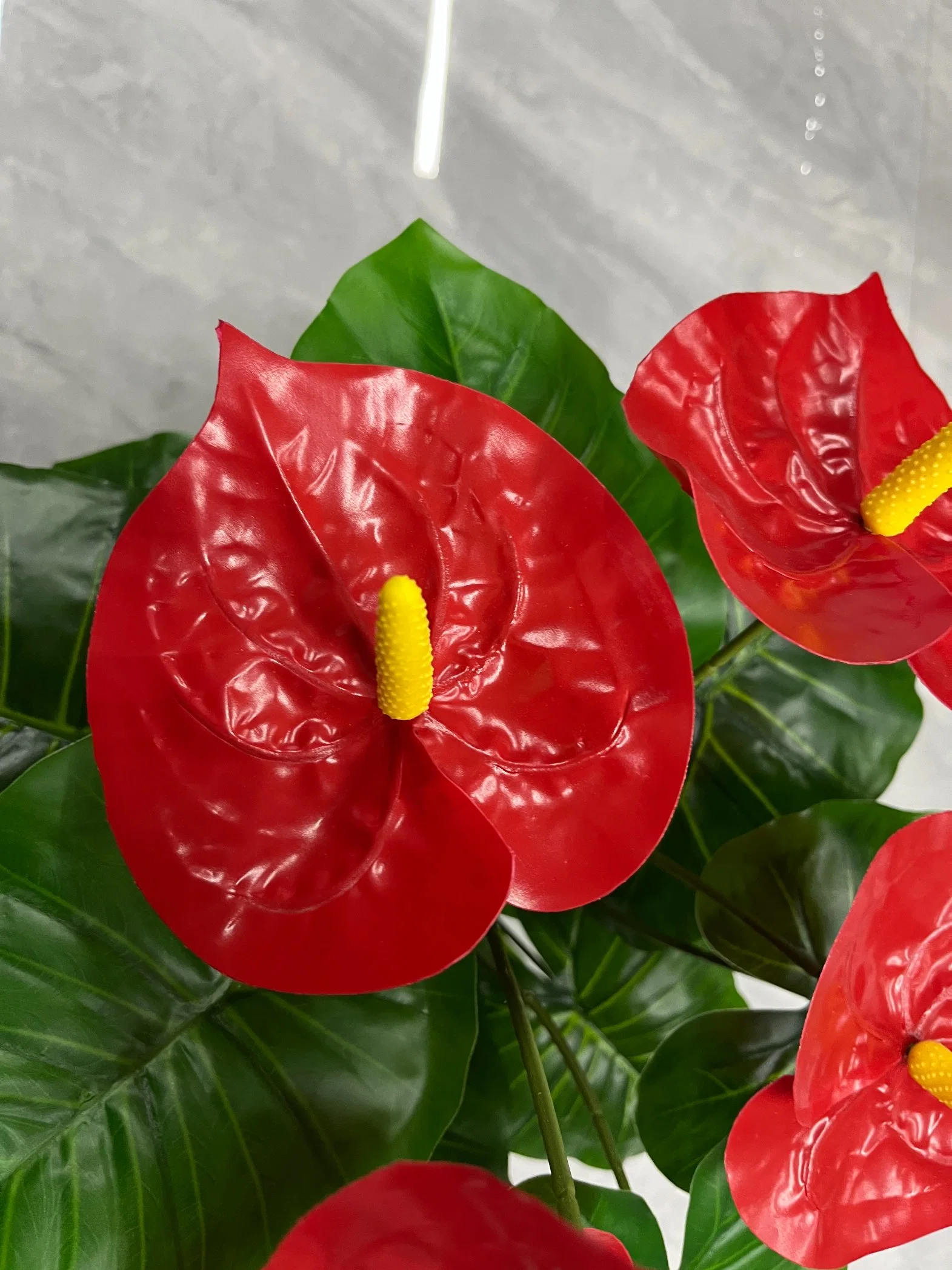 تقريبا الطبيعة 18 أوراق بونساي الصغيرة يمكن تخصيصها ، الاصطناعية والديكور شجرة النبات تقطر Anthurium