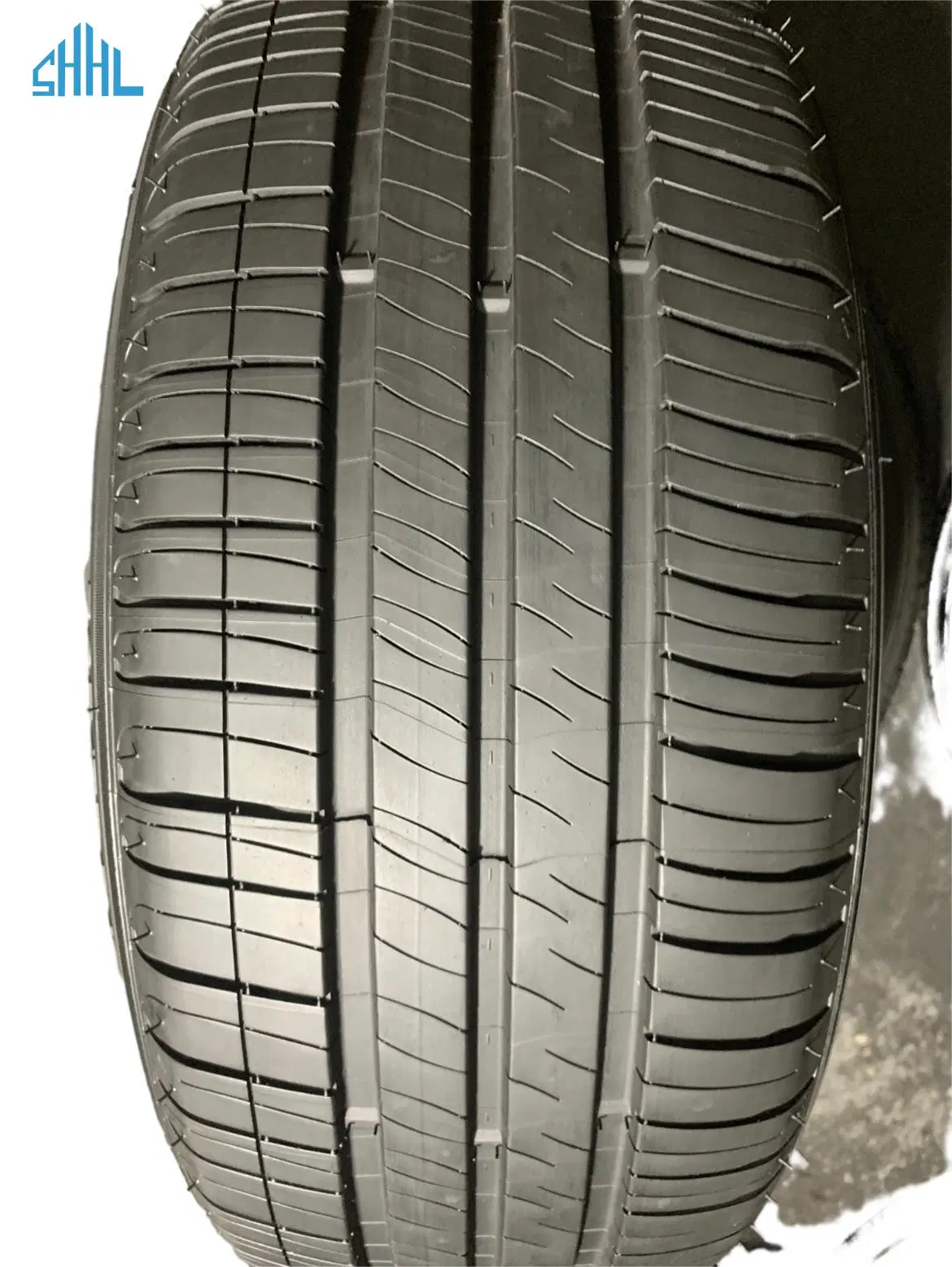 عجلات السيارة ذات العجلات الأمامية المشتركة 235/65R18 235/70R16 245/55R19 بالنسبة للسيارات الشتوية الإطارات شاحنة الإطارات غير الممهدة