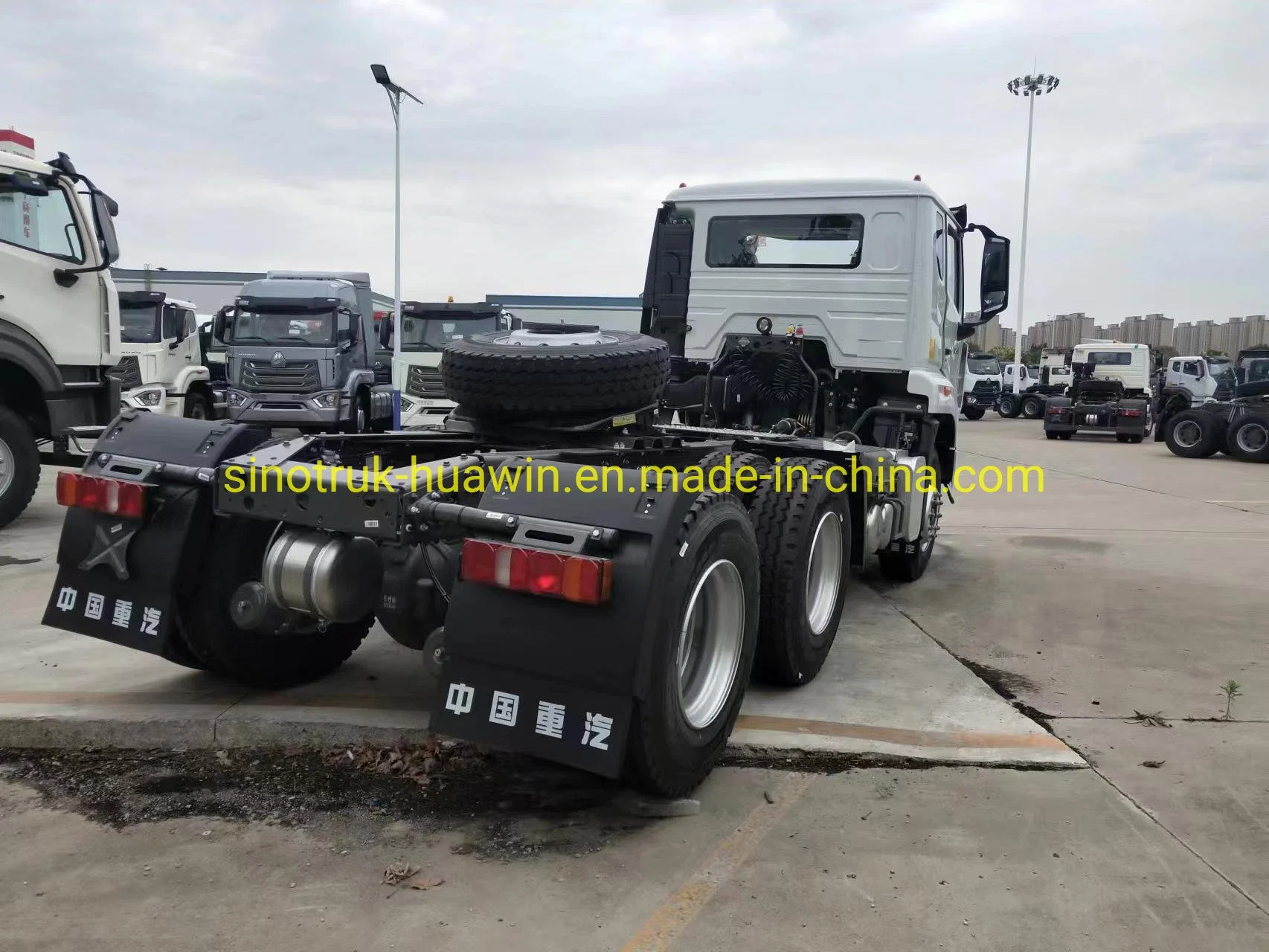 SINOTRUK E7 New Face Cabin Heavy Duty 6X4 400HP 430HP Traktor für Ghana