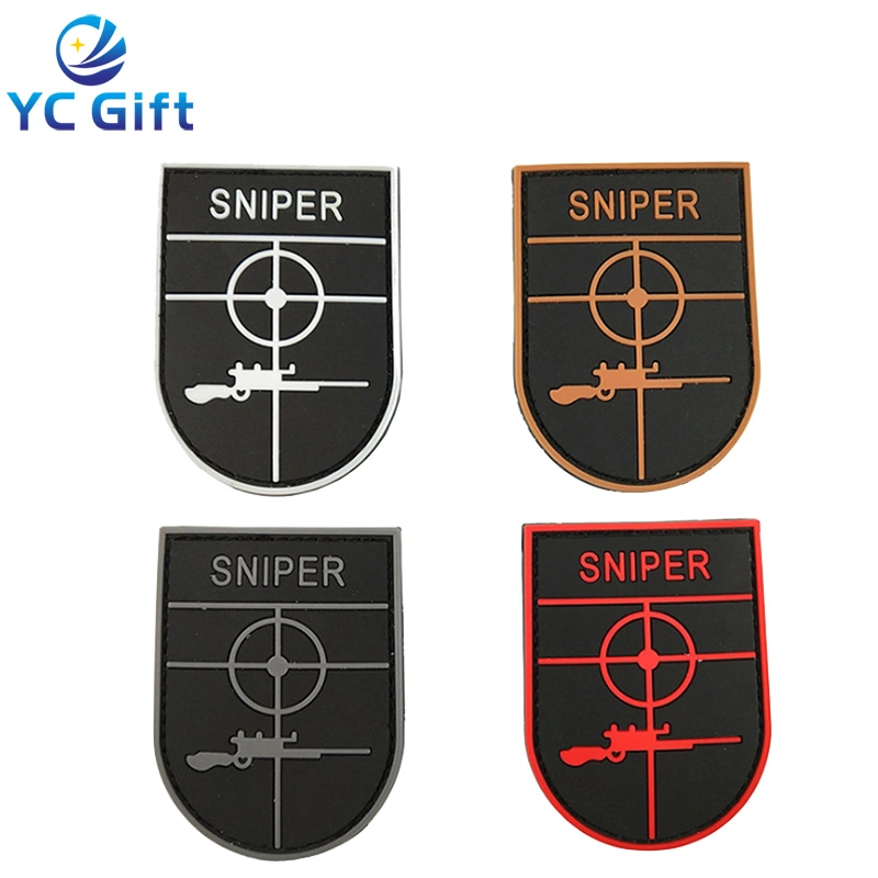 Kundengebundene Mode-Bekleidungsetikett Dekoration Embleme Kunststoff PUBG PVC-Patches Gummi Sticker Gun Military Patch Garment Zubehör mit Klettverschluss